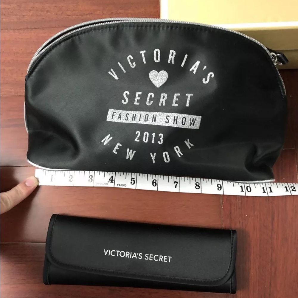 VICTORIA'S SECRET COSMETIC/MAKEUP BAG BRUSHES